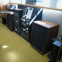 JBL L200